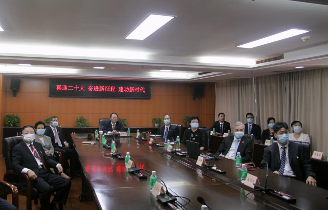 市委外办集中组织收看中国共产党第二十次全国代表大会开幕会